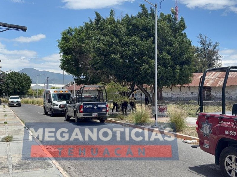 Una mujer fue encontrada casi muerta cerca del ferrocarril