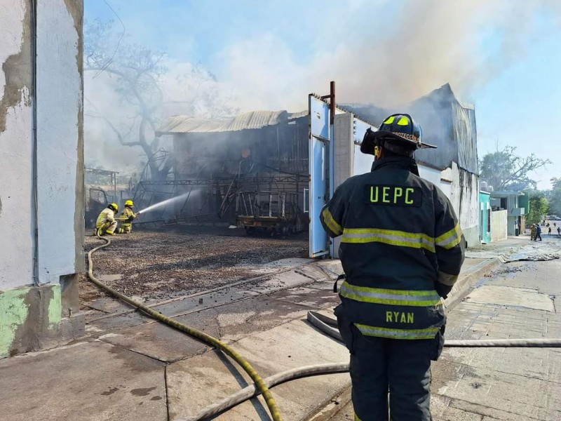 Una mujer lesionada tras incendio en el centro de Colima