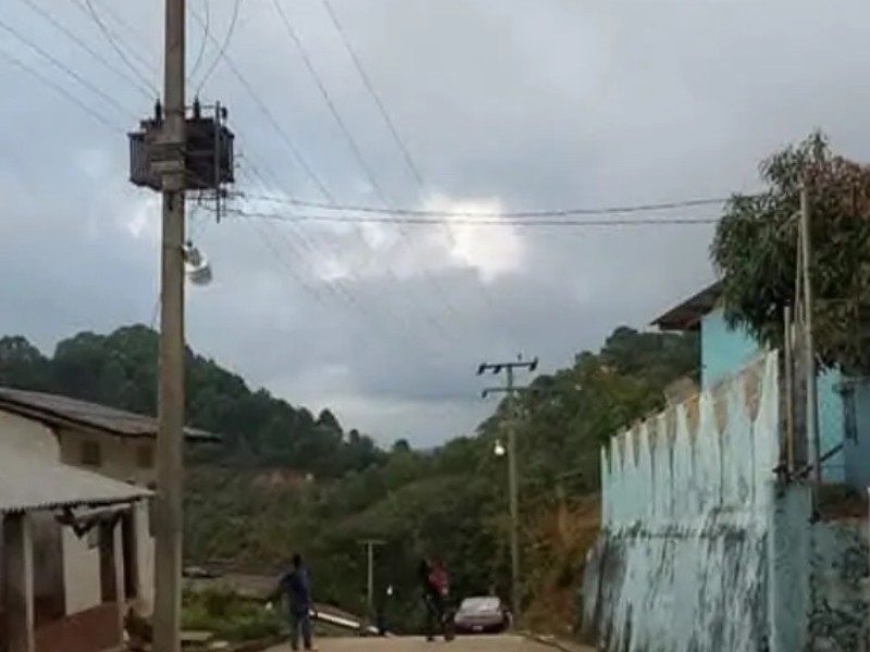 Una semana de apagones constantes en sierra de Atoyac