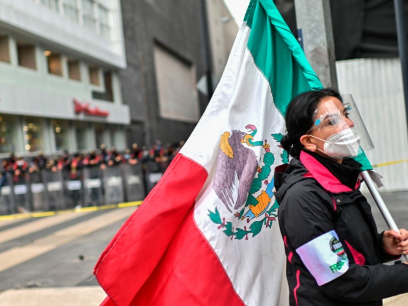 Una tercera ola de la pandemia frenará economía en estados