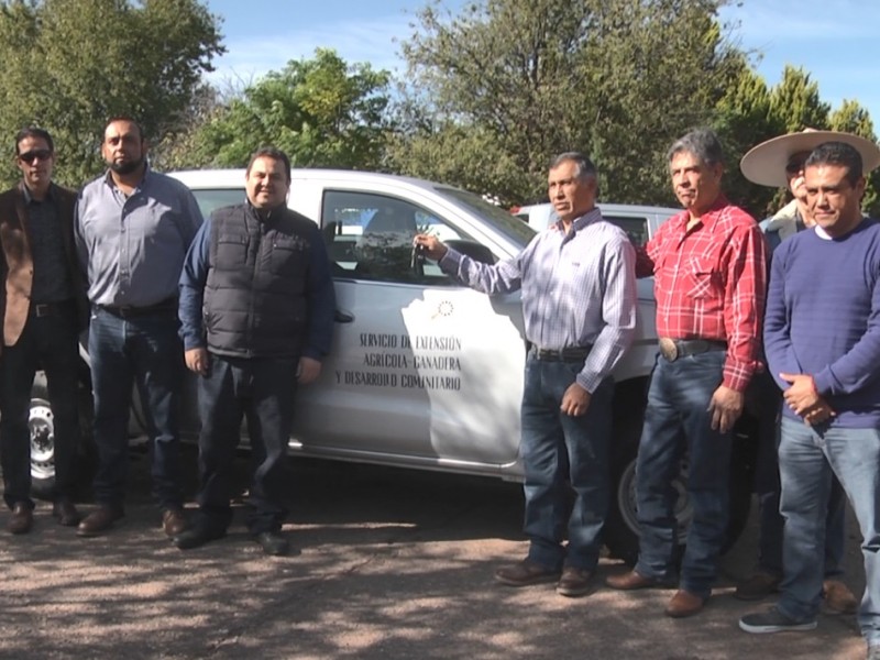 Unidad Académica de Agronomía recibe dos vehículos