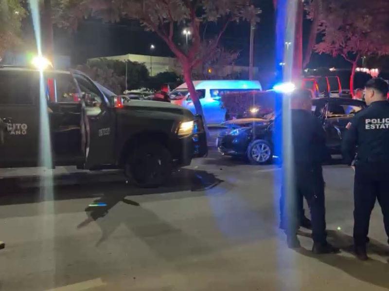 Unidad del ejercito no respeta paso de lateral e impacta un autoparticular