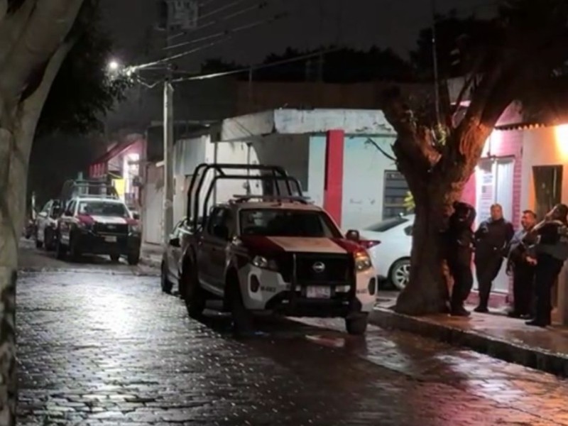 Unidades de emergencia atienden a mujer inconsciente dentro de domicilio