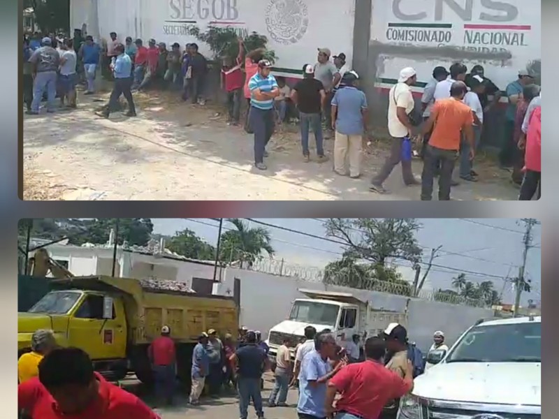 Uniones de camiones materialistas, se disputan obra en Tehuantepec