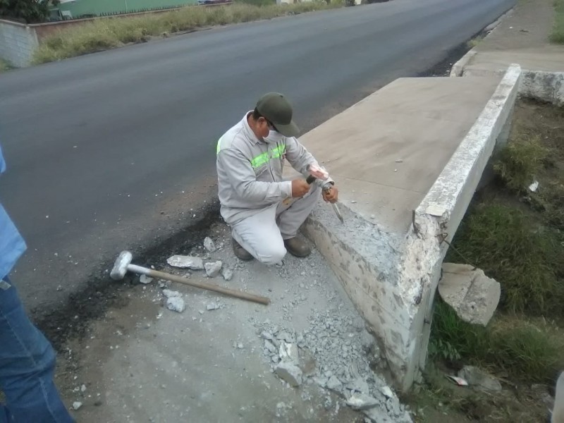 Unirán banqueta a puente pluvial en calle Germán Uribe Fourcade