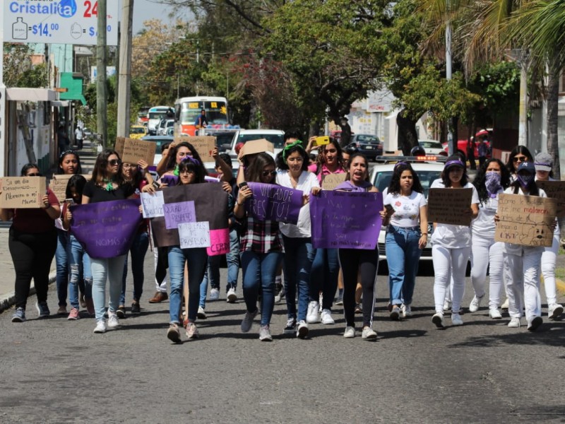 Universitarias marchan para exigir un alto a la violencia