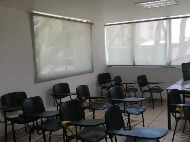 Universitarios vuelven a clases semipresenciales