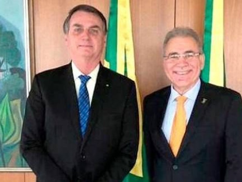 Uno más, Bolsonaro nombra a su cuarto ministro de Salud