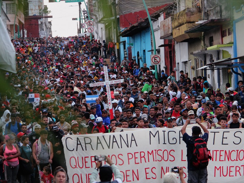 Unos 7.000 migrantes salen en caravana desde Tapachula, Chiapas