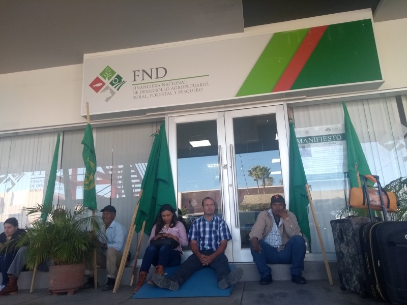 UNTA realiza toma indefinida de FND en LM