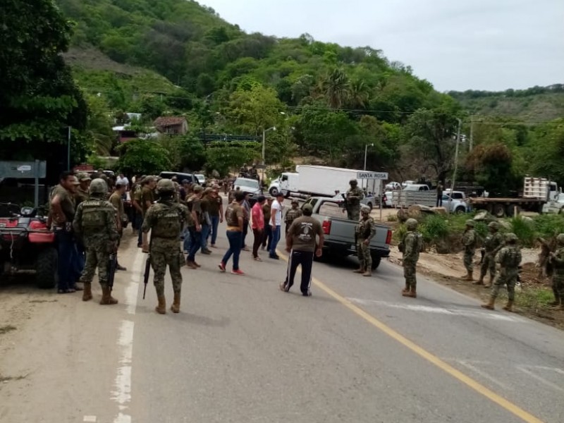 UPOEG retiene a marinos, exigen liberación de integrante