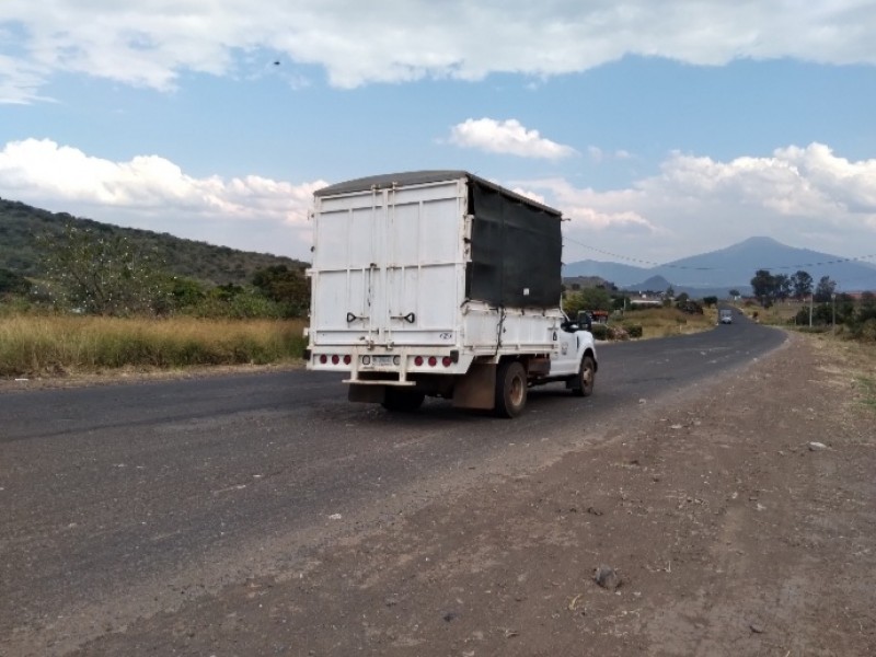 Urge atender mal estado de carretera Jacona - Los Reyes