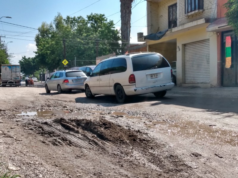 Urge pavimentación de calle en Colonia Benito Juárez