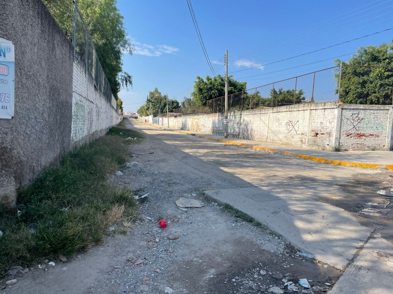 Urge pavimentación en la calle Dolores Zapata