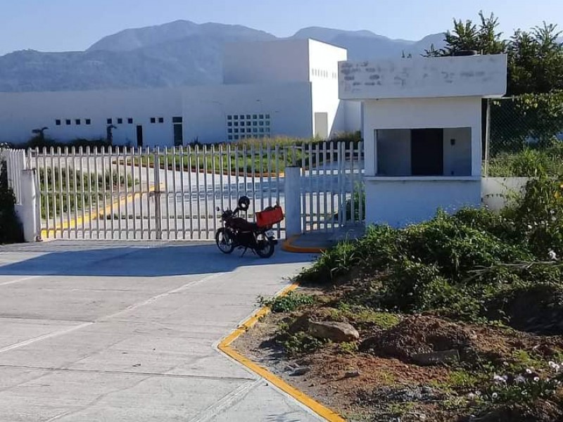 Urge poner en marcha Hospital de Petatlán: Presidente Municipal
