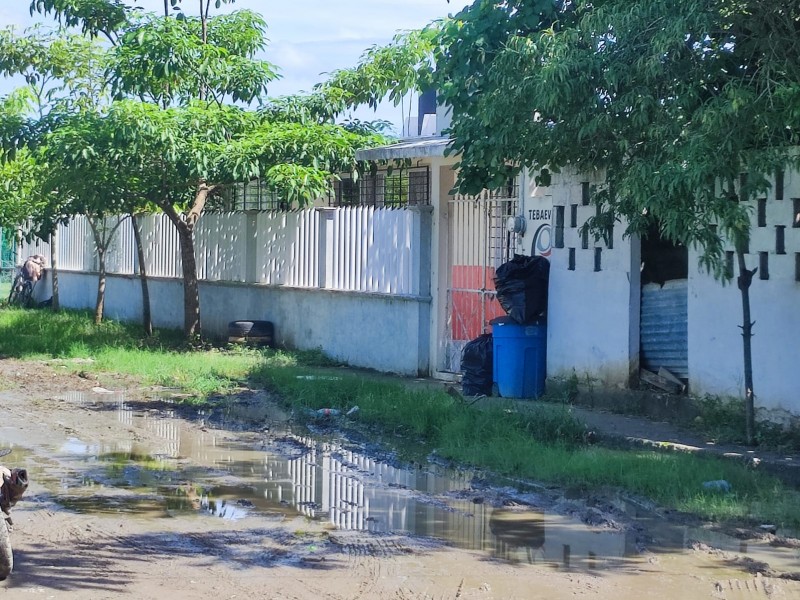 Urge rehabilitación de acceso a Telebachillerato Anáhuac