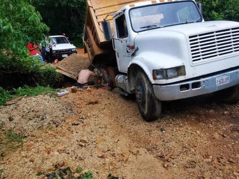 Urge reparar caminos en sierra de Atoyac