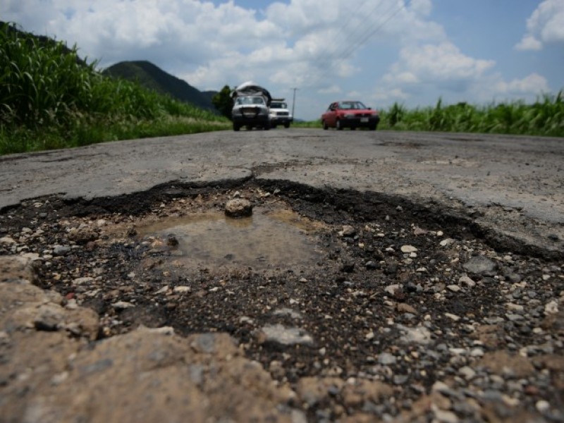 Urge reparar carreteras en Puebla y gobierno no tiene maquinaria