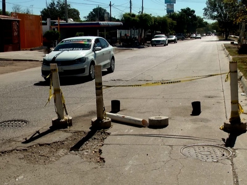 Urgen atención a hundimiento de pavimento en la Toledo Corro