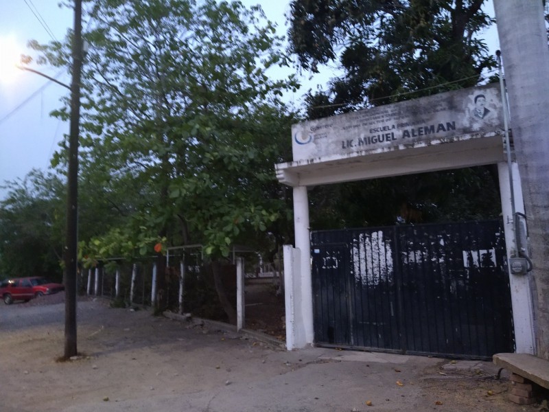 Urgen barda perimetral en primaria de Barrio Nuevo
