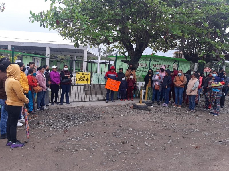 Urgen maestros en escuela de Potrero del Llano