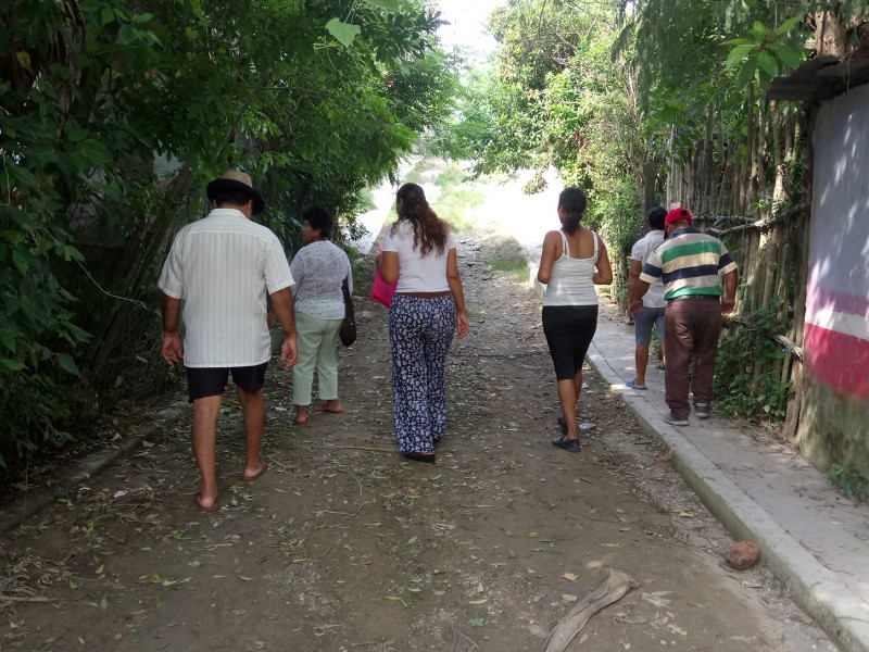 Urgen pavimentación a las autoridades municipales:Vecinos