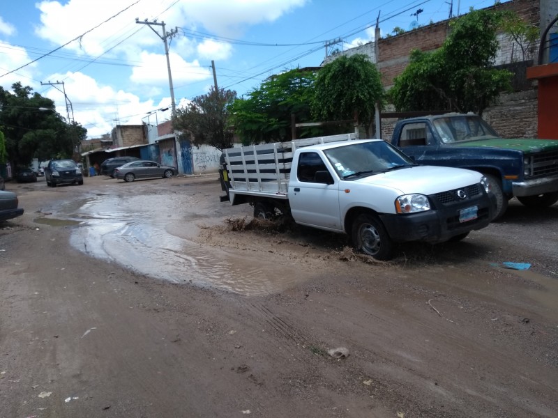 Urgen pavimentación de calle Barrio de Guadalupe