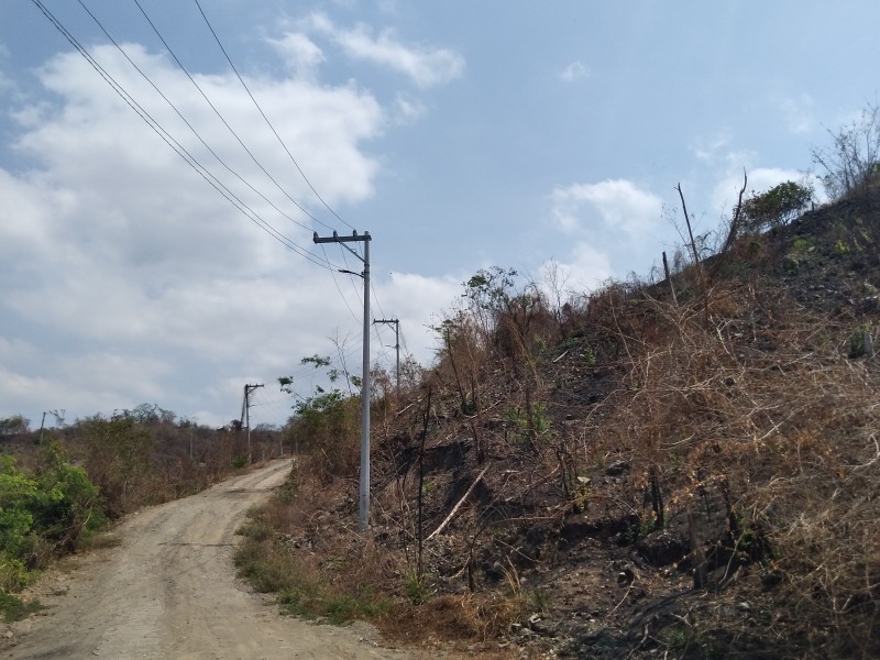 Urgen pavimentación de camino al CETMAR Zihuatanejo