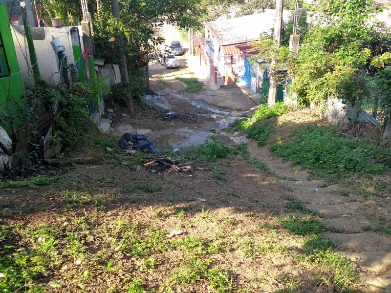 Urgen rehabilitación de calle Justo Sierra