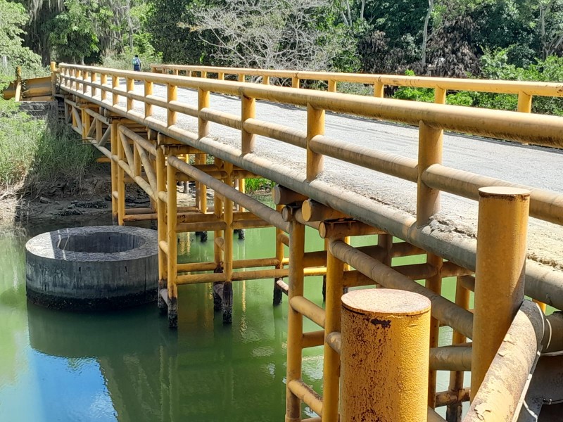 Urgen rehabilitación del puente en congregación Juana Moza