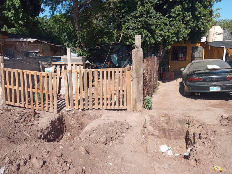 Urgen terminar trabajos de drenaje en la colonia 