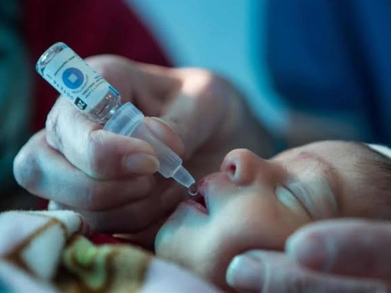 Urgente fortalecer vacunación contra la polio, advierten especialistas 