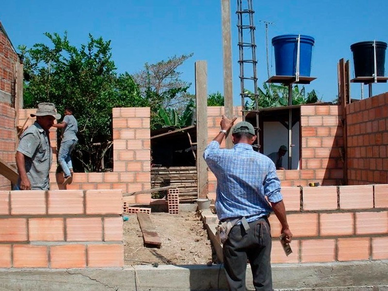 Urgente reactivar construcción de vivienda