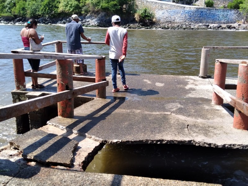 Urgente reparación del muelle de avituallamiento; restauranteros de Las Gatas