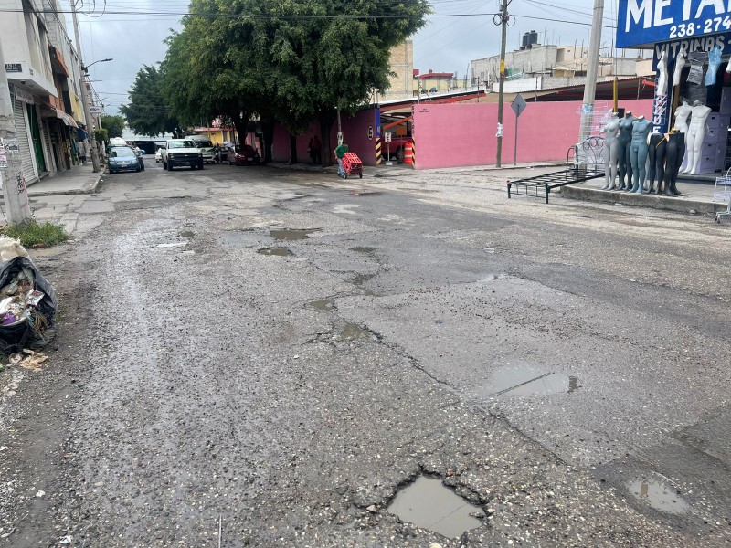 Urgente trabajos de bacheo en la Josefa Ortiz de Dominguez