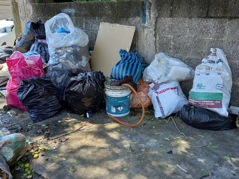 Usan esquina de la Pino Suárez como depósito de basura