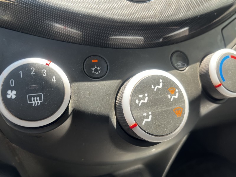 Usar aire acondicionado en coches eleva 20% consumo de combustible