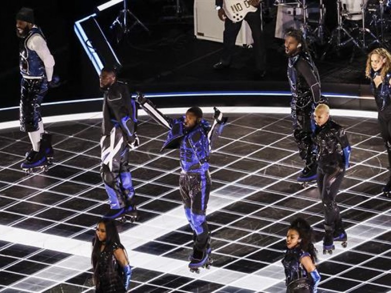 Usher encabezó espectáculo de medio tiempo del Super Bowl