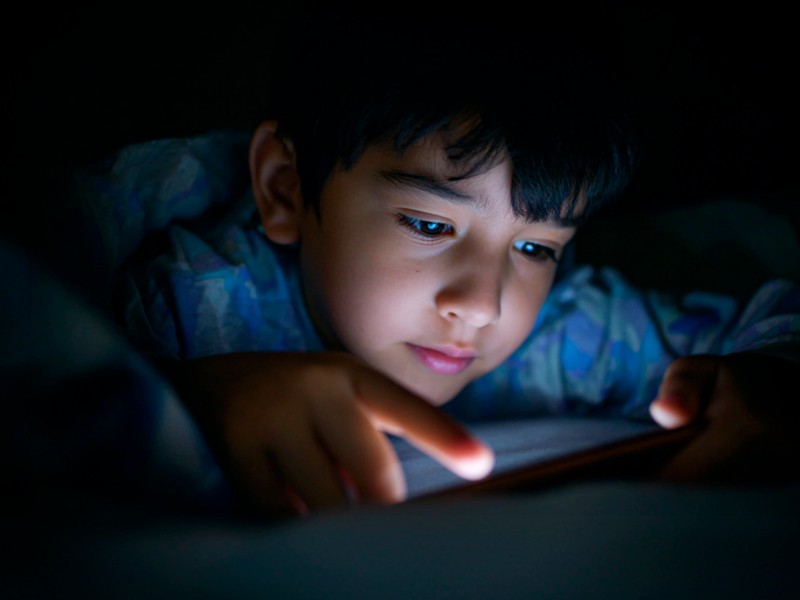 Uso excesivo de celulares dispara ansiedad y depresión en niños y adolescentes