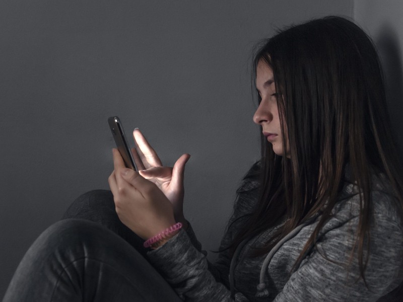 Uso excesivo de tecnología y redes sociales, los principales detonantes de ansiedad