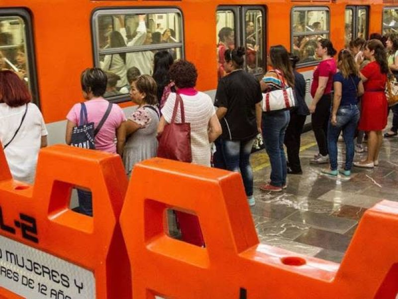 Usuarias reportan supuesto asalto en vagón del Metro CDMX