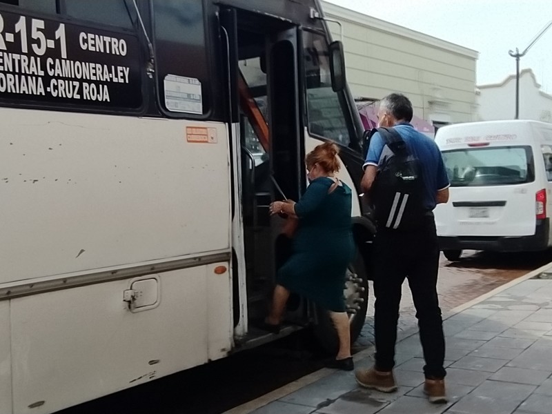 Usuarios aceptarían tarifa de 10 pesos en transporte público