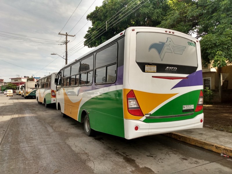 Usuarios del transporte público exhortan al uso de medidas sanitarias