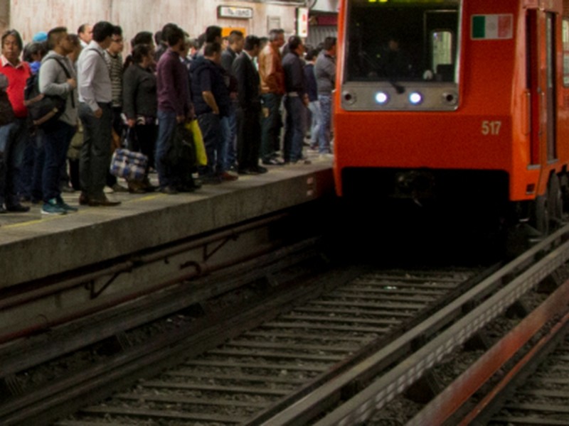 Usuarios reportan retrasos en Línea 3 del Metro