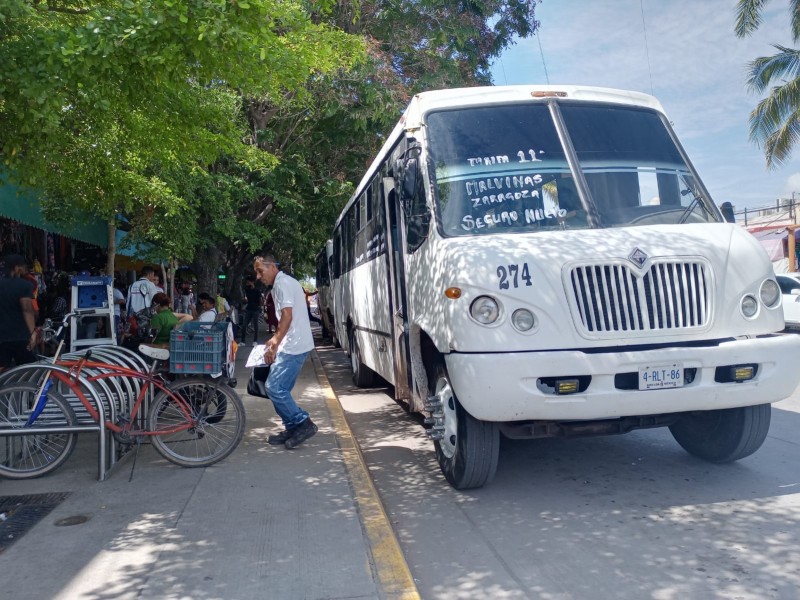 Usuarios reprueban servicio de transporte urbano, denuncian largas esperas