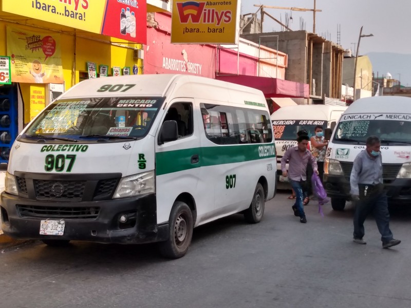 Usuarios y operadores del transporte bajan la guardia ante COVID