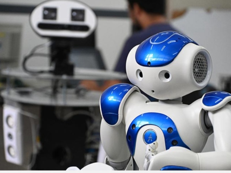 UVerto robot de servicio creado en la Universidad Veracruzana