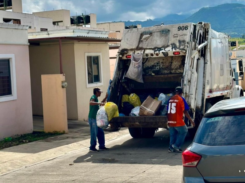 Va sanidad municipal de Tepic tras acumuladores de basura