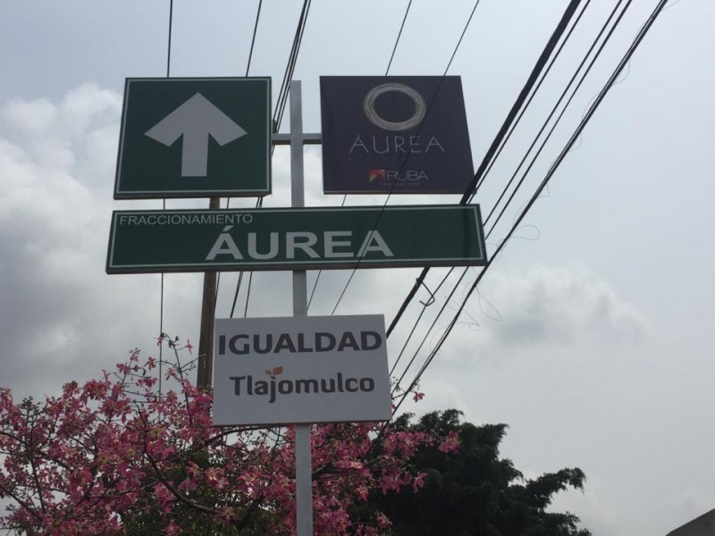 Va Tlajomulco contra anuncios irregulares en López Mateos