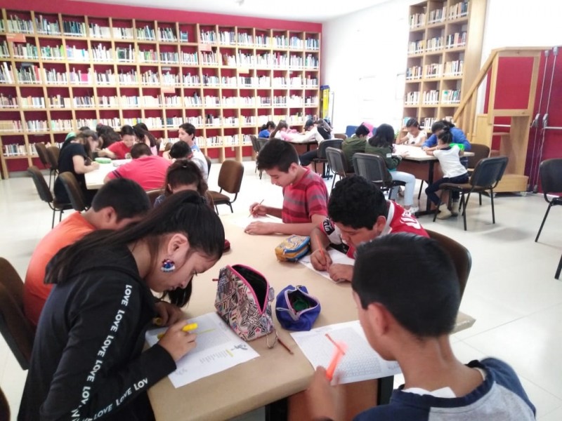 Vacaciones en la biblioteca para los jóvenes